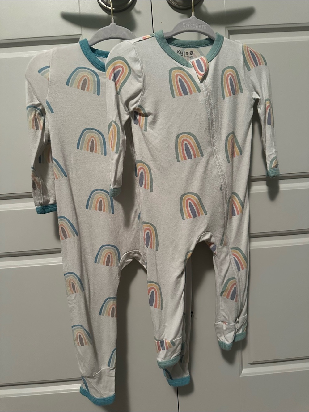 Kyte baby rainbow zipper jammies in blue and green